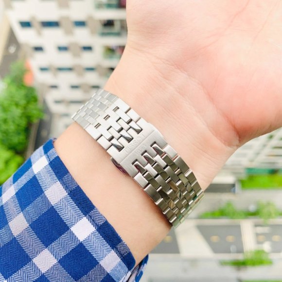 Men's Tissot Classic Silver Watch! NEW - Picture 4 of 5